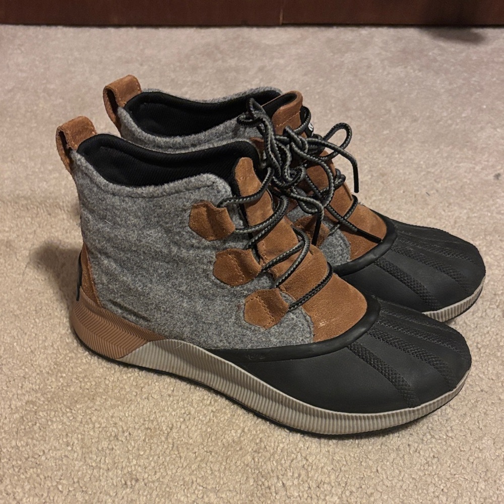 Sorel Gray Wool and Brown Suede Outdoor Slip-On Boots